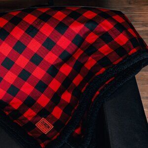 DIXXON Flannel REDRUM Flannel & Sherpa Blanket
